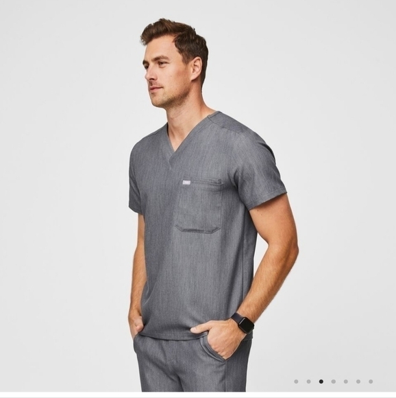 FIGS Leon Three-Pocket Scrub Top in Graphite, sz Large - Picture 5 of 16